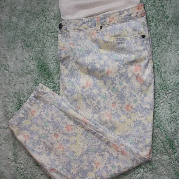 Roz & Ali Floral Ankle Jeans - Multicolor - Picture 2 of 6